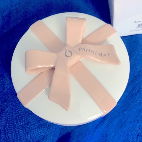 Pandora Jewelry - Beautiful Pandora bracelet/rings ceramic holder with lid and soft black cushion